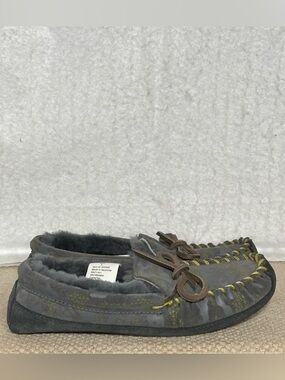 L.L. Bean Little Kids Grey Camo Wicked Good Mocassin Sherpa-Lined Slippers SZ 1